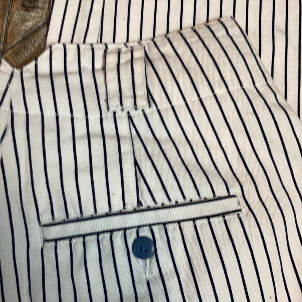 Urban Outfitters pinstriped flared/cropped pants. - Picture 4 of 5